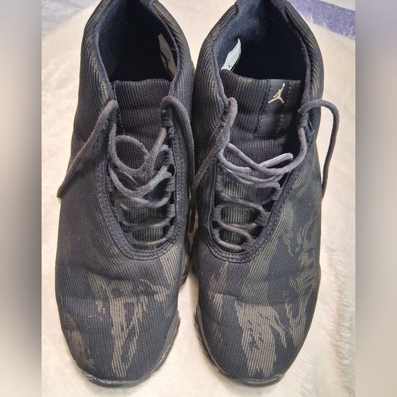 Jordan Black Textured Men's Athletic Shoes - Picture 3 of 8